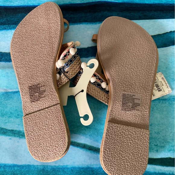 Sandals - Picture 2 of 3